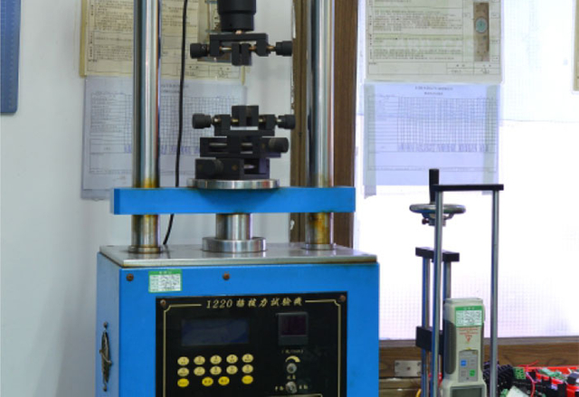 Terminal insertion and extraction force tester